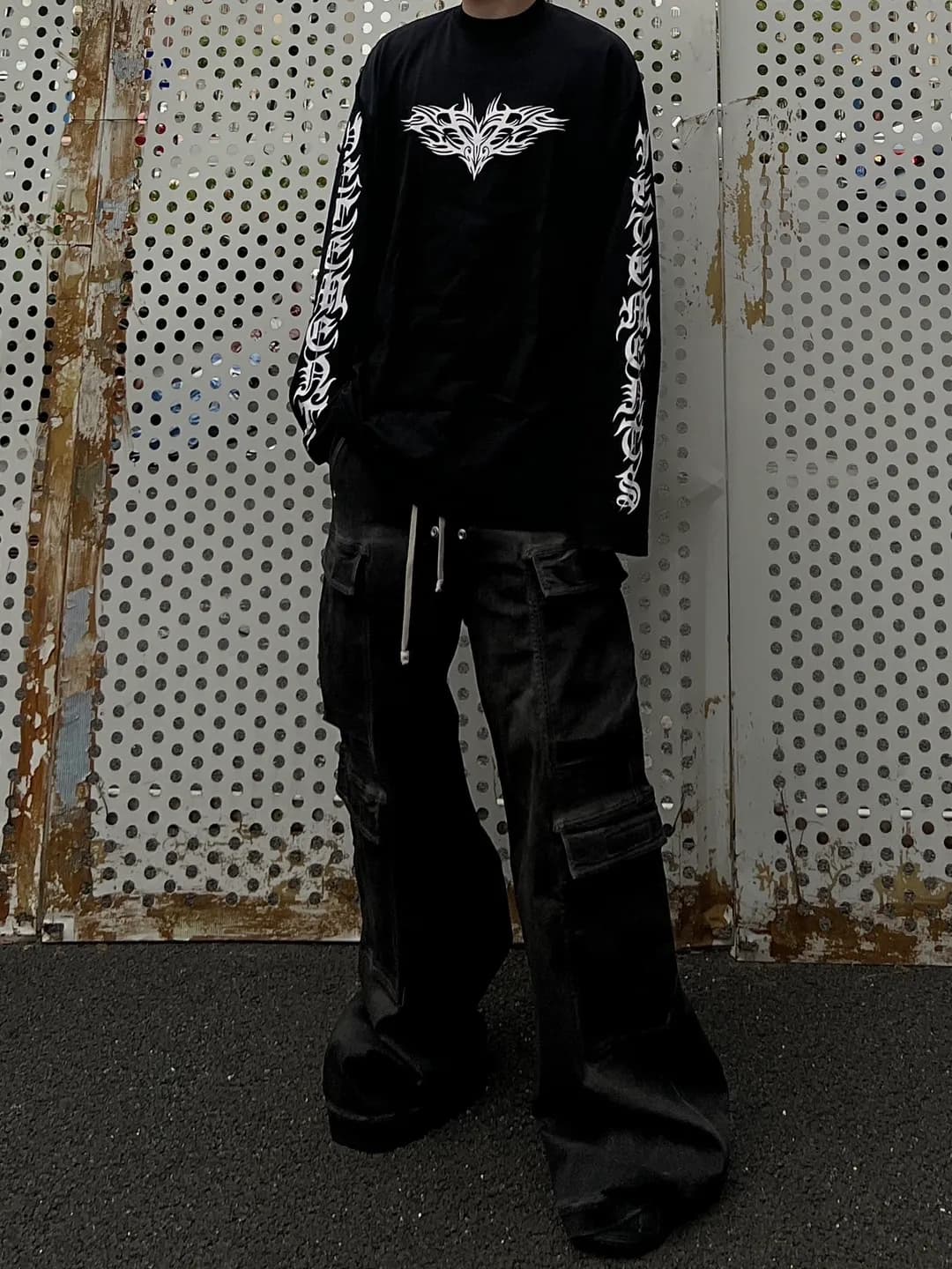 VETEMENTS GOTHIC LONG SLEEVE - Image 2
