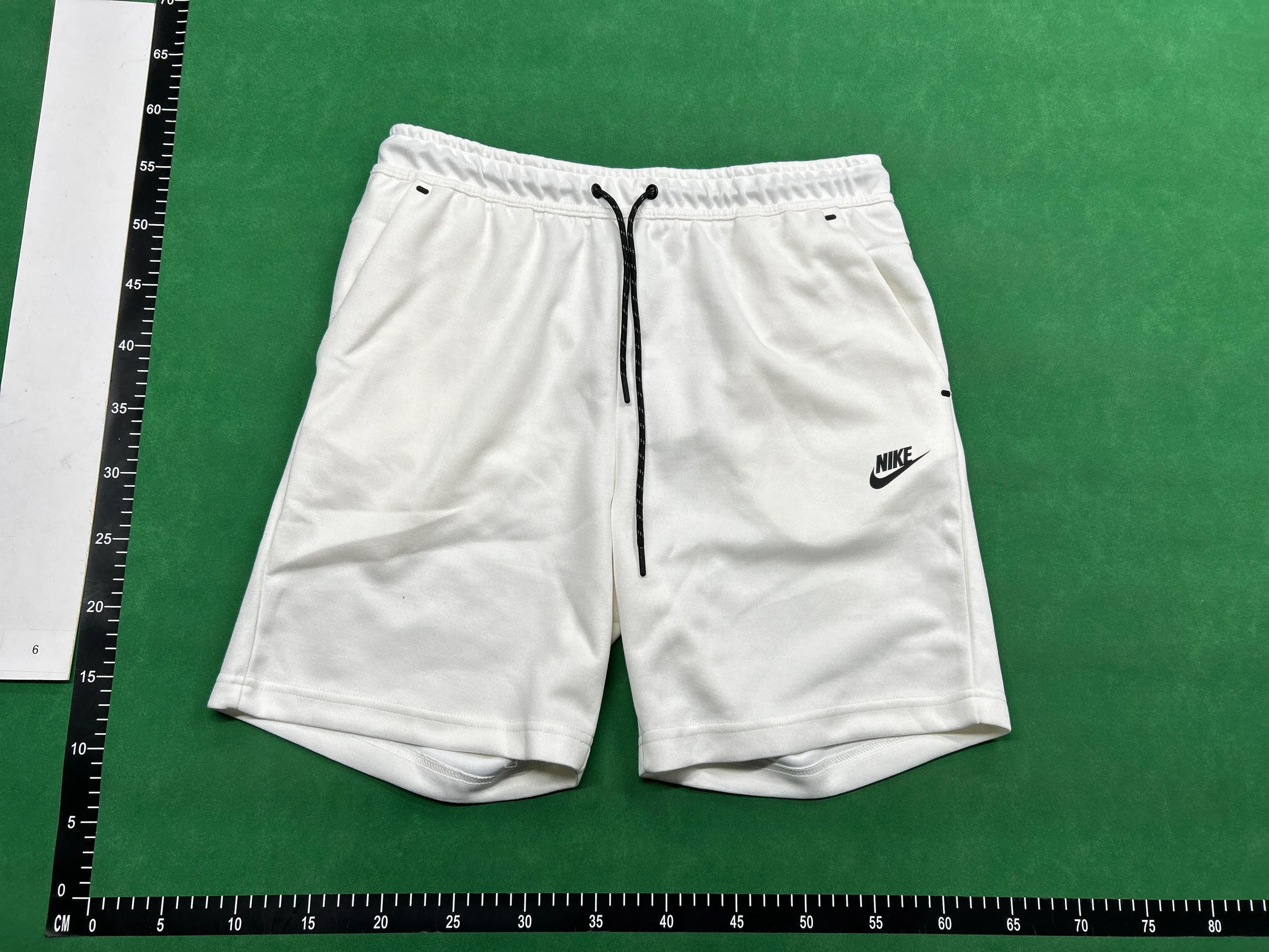 NIKE TECH ŠORC - Image 2