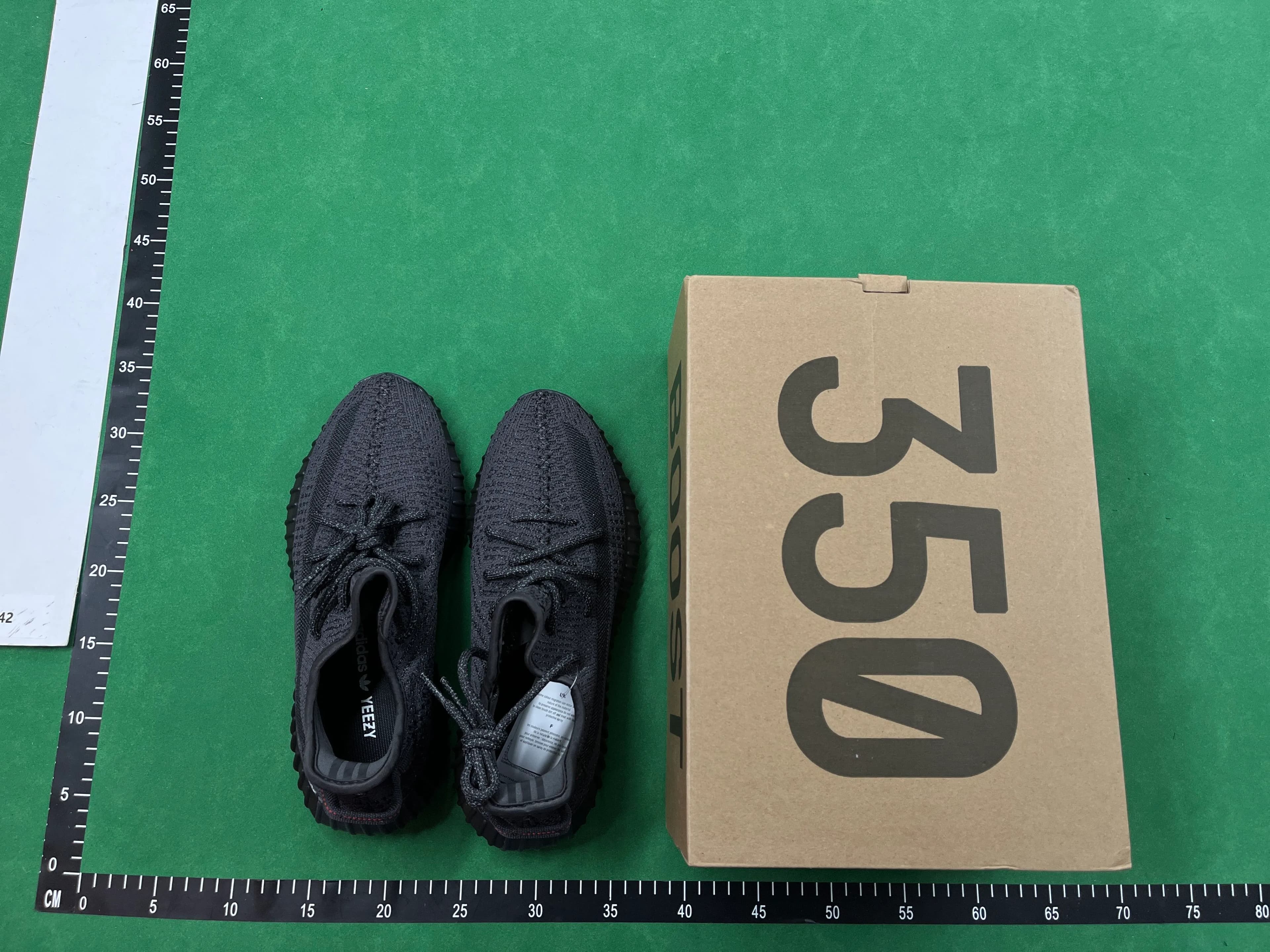 Yeezy 350 v2 - Image 2