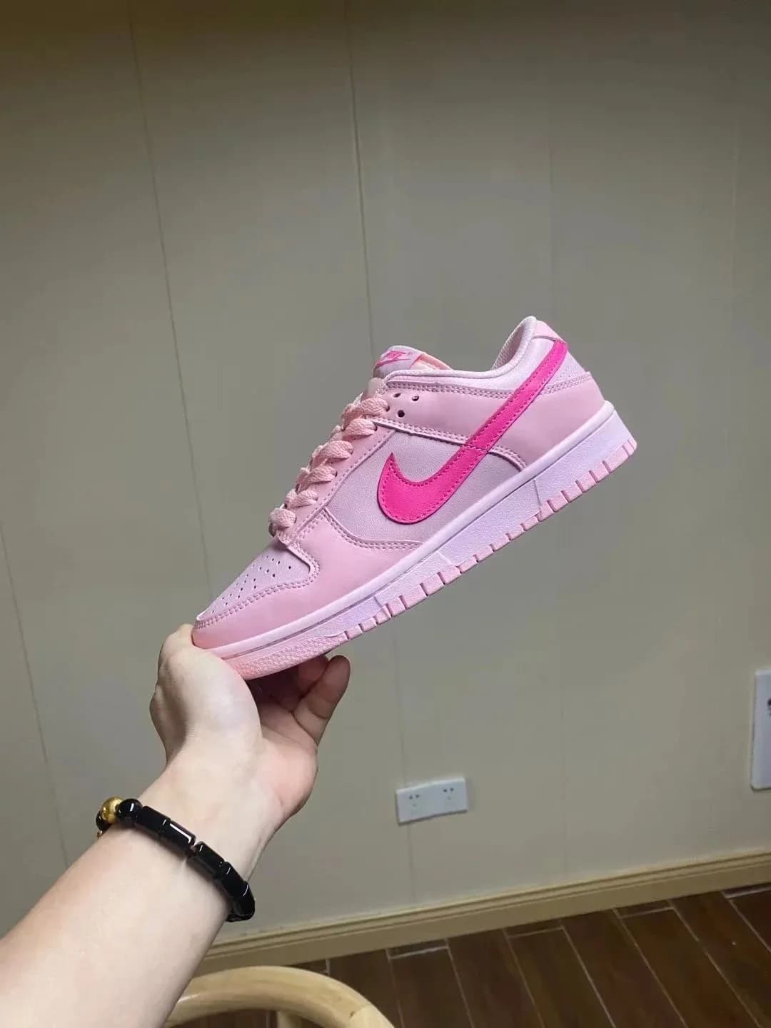 Nike panda dunks - Image 2