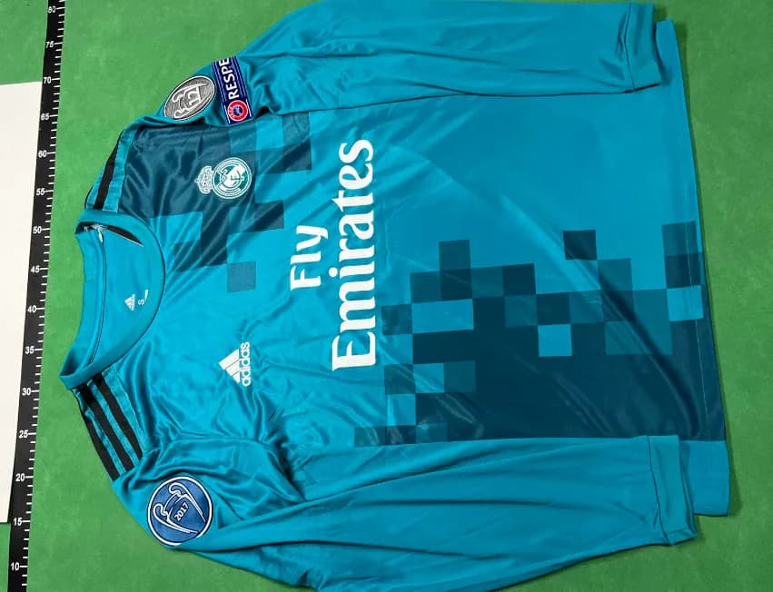 RealMadri retro 2017-18 long third - Image 2