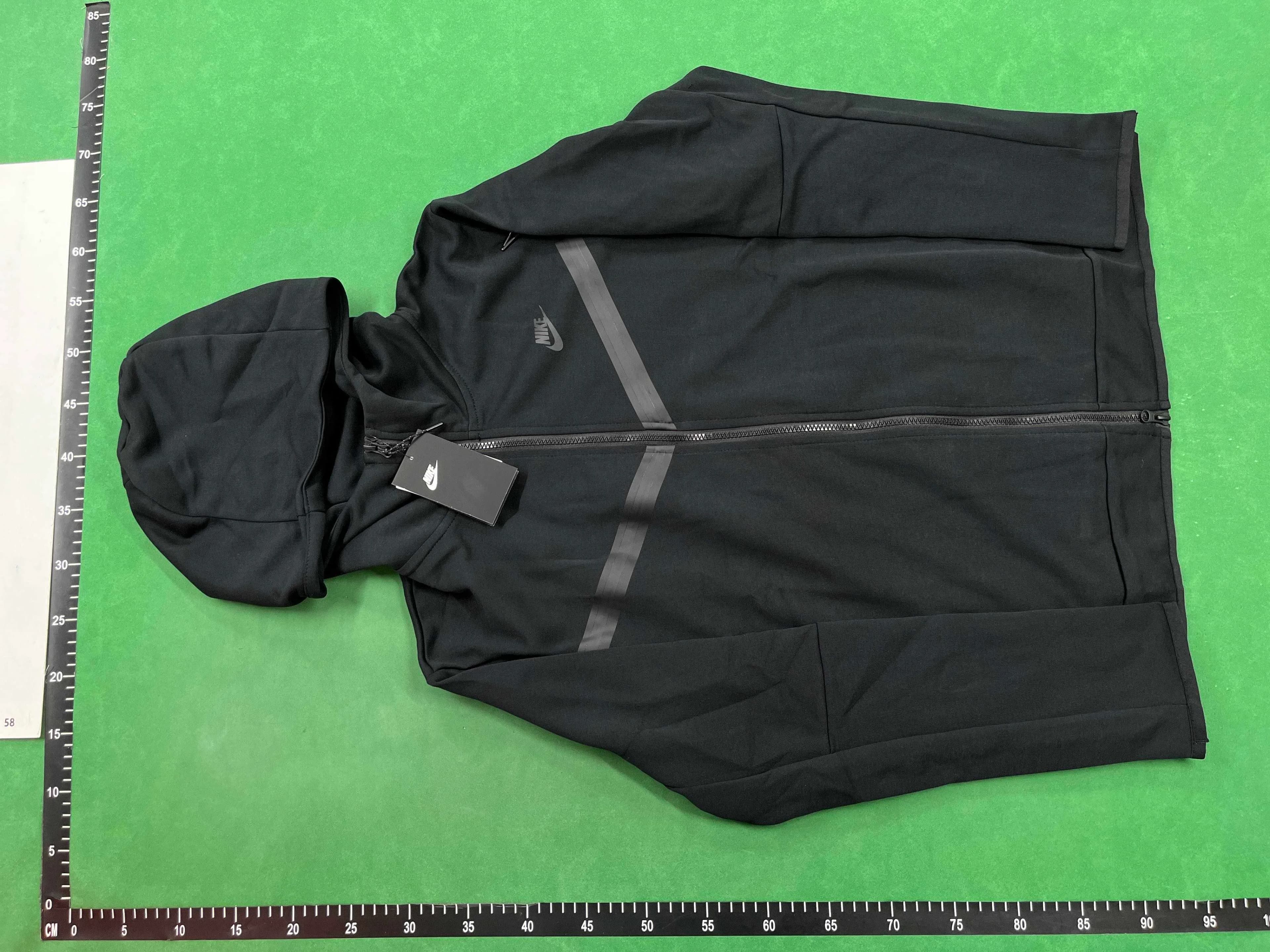 NIKE TECH TOP! - Image 3