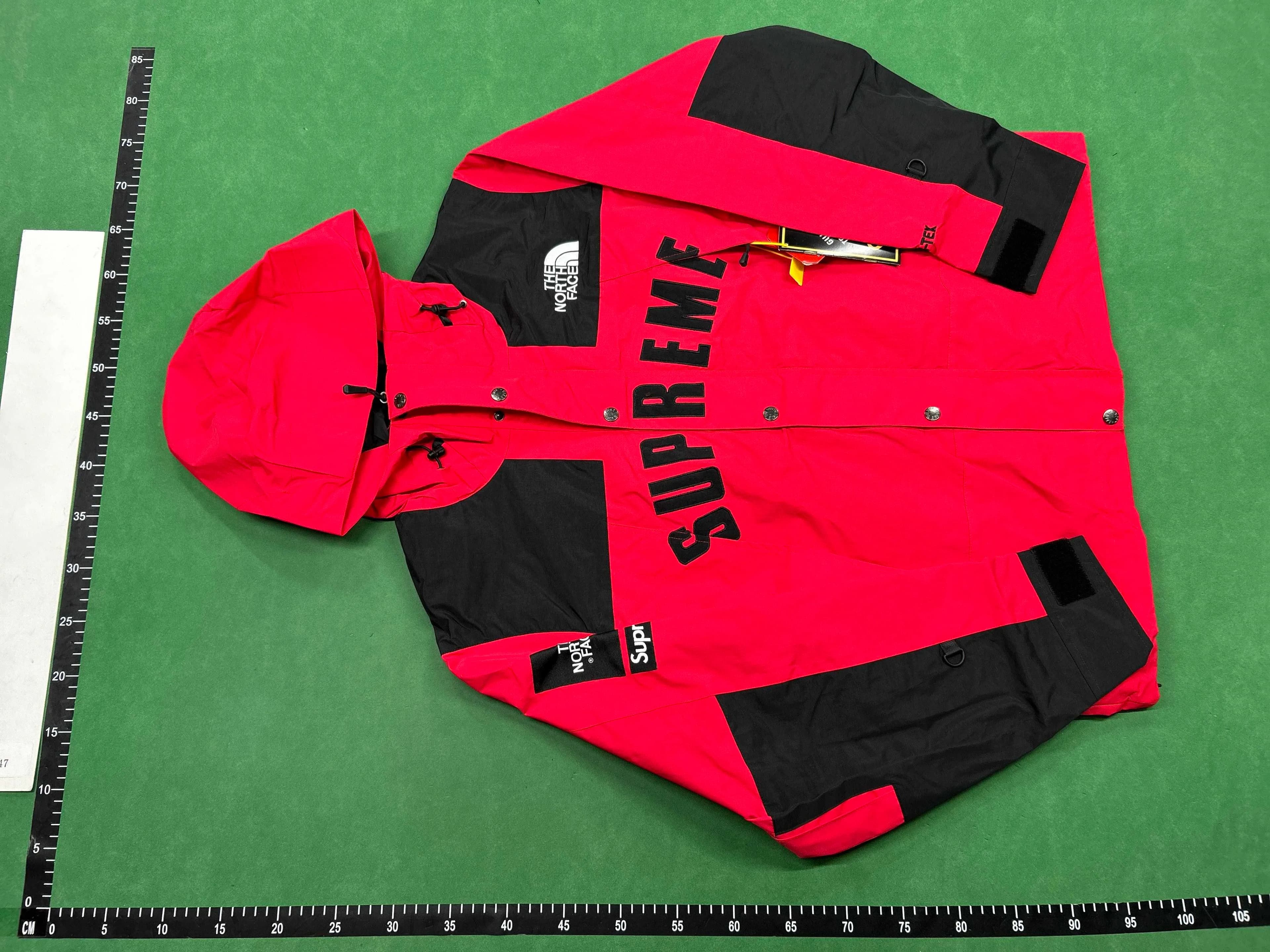 Supreme x TNF coat - Image 2