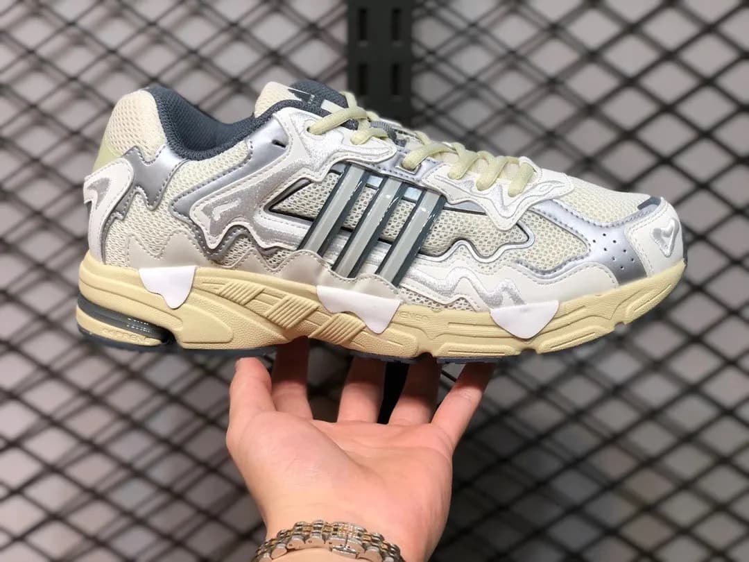 Bad bunny X ADID@S - Image 2