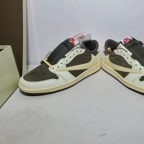 Travis Scott x Air Jordan 1 Low OG Reverse Mocha - Image 3