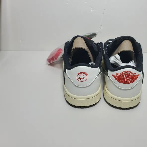 Travis Scott x Air Jordan 1 Low OG Olive - Image 3