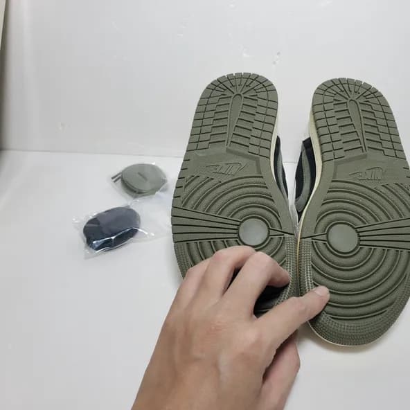 Travis Scott x Air Jordan 1 Low OG Olive - Image 5