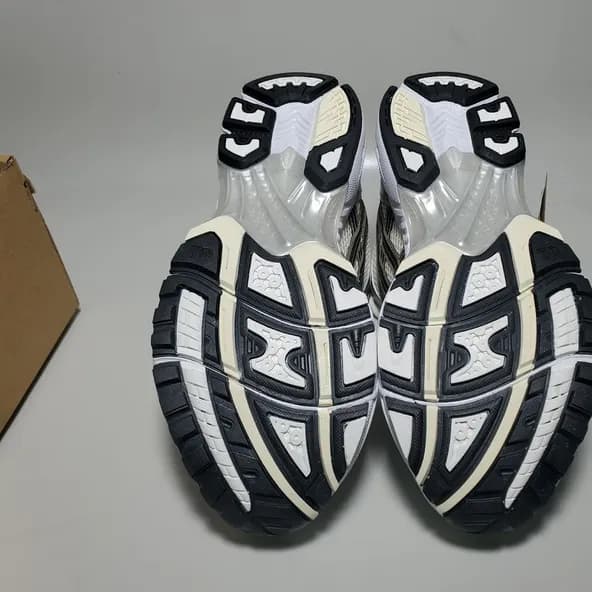 Asics Gel Kayano 14 ​Silver Cream - Image 4