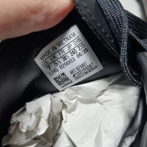 Samba Vegan OG Black And White Characters - Image 4