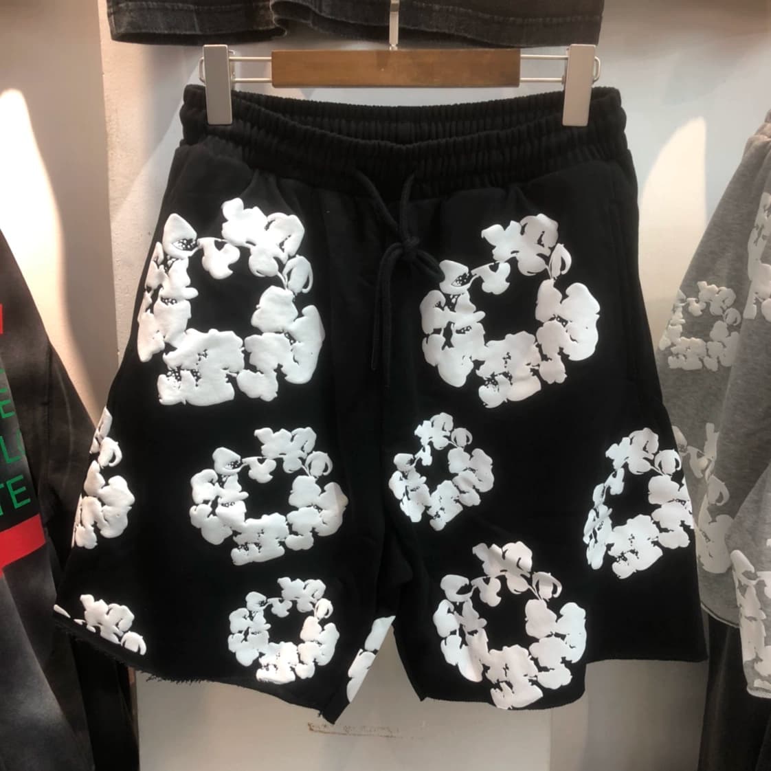 2022 summer new European and American trendy brand Kanye same casual pants floral print personality like loose shorts - OopBuy Spreadsheet