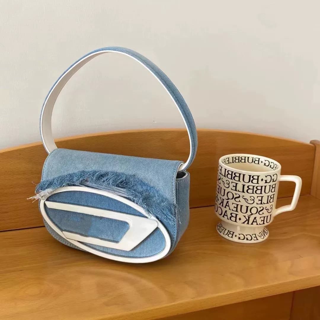 Special-interest design pink bag 2023 spring and summer portable underarm bag female Millennium hot girl style silver shoulder messenger bag