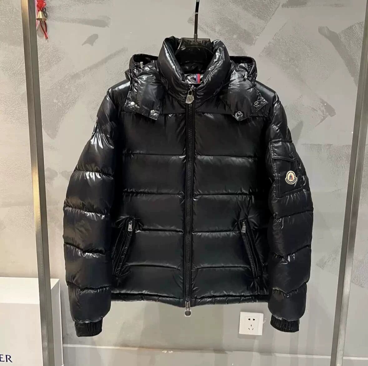 2024 European winter thickened down jacket men's short glossy hooded extreme cold Northeast ultra-thick warm white duck down - OopBuy Spreadsheet