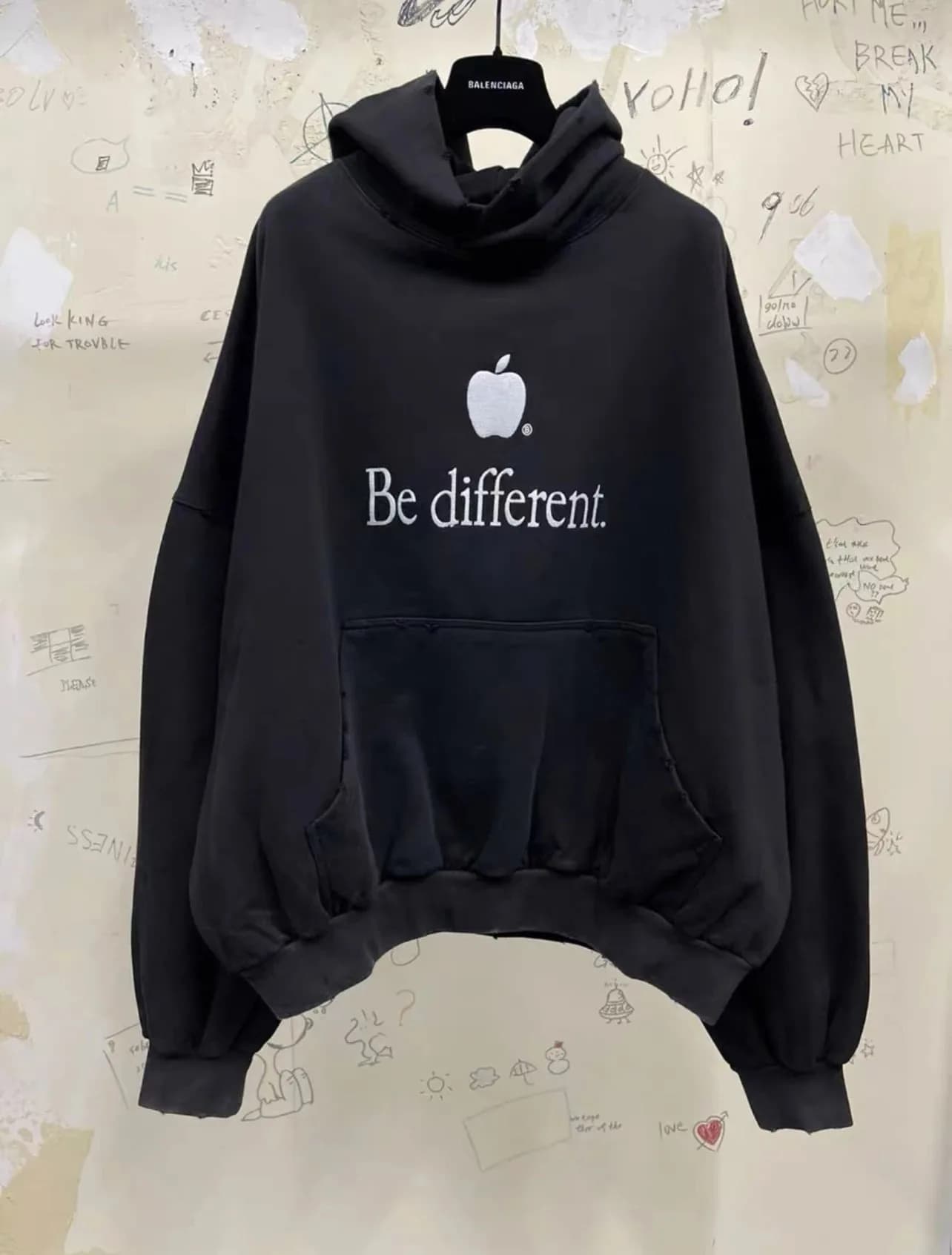 Hoodie Balenciaga Be different