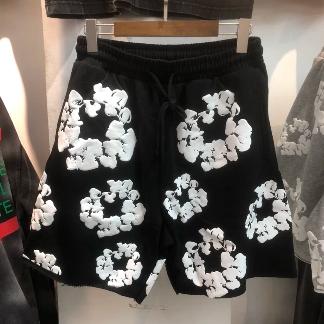 2022 summer new European and American trendy brand Kanye same casual pants floral print personality like loose shorts