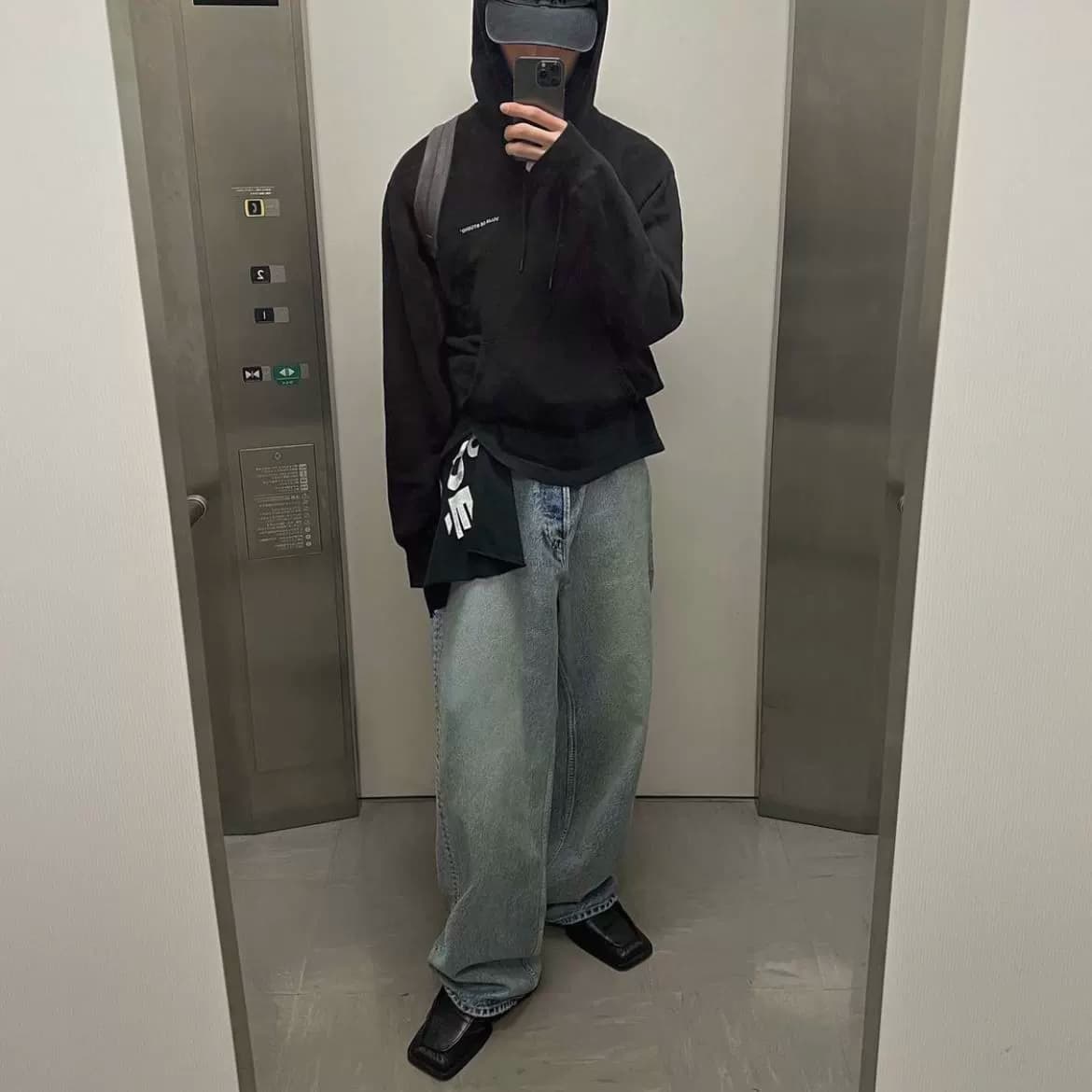 BALENCIAGA JEANS - Image 3