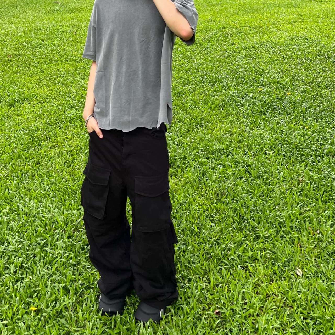 Independent kanye nihken large pocket wide leg black cargo pants shell pants vibe style