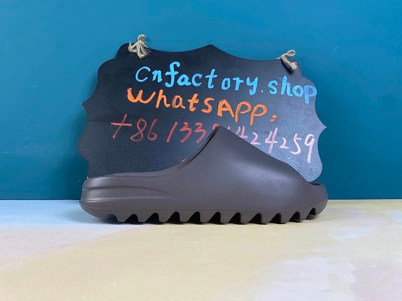 H15CN AD Yeezy Slide Soot | G55495