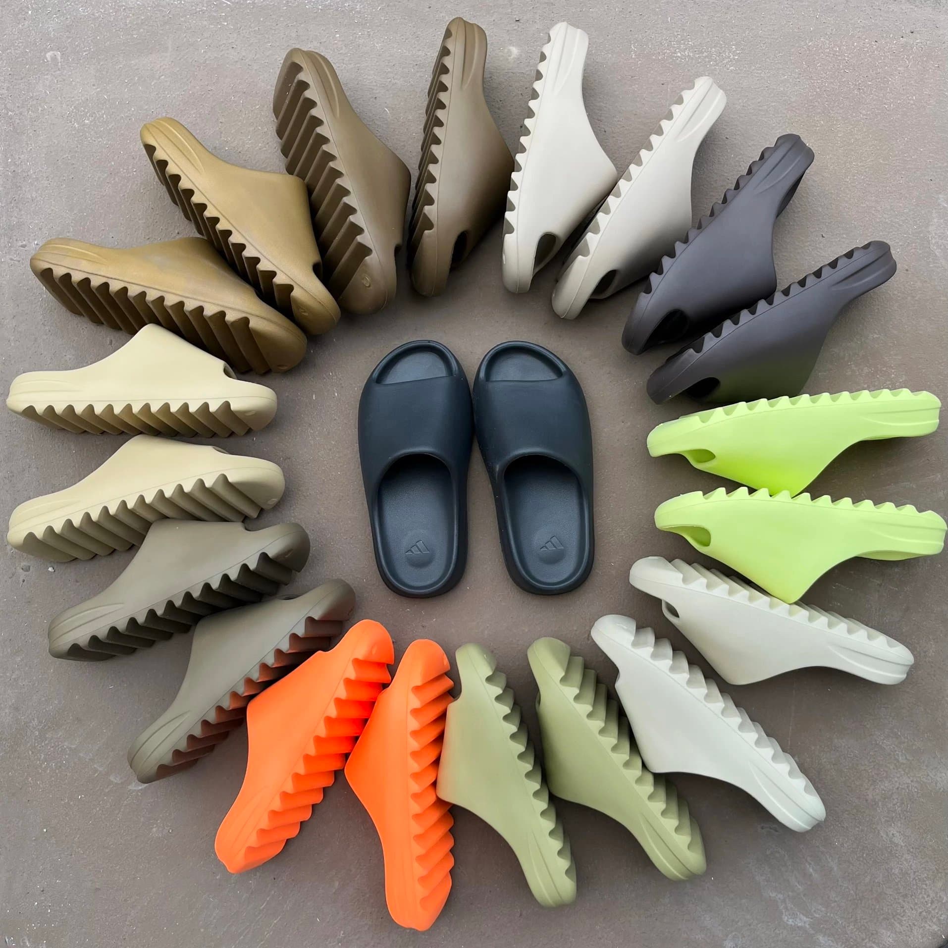 G X L W Batch Y eezy Sli de Size up 1 shoes are smaller whatapp 8619105043580