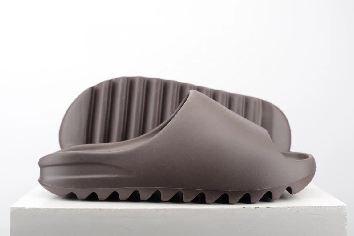 LW B Yeezy Slide